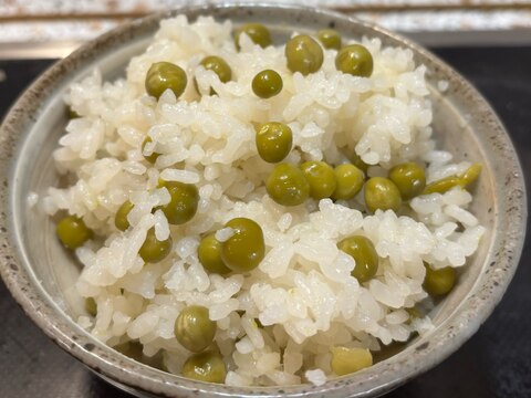 炊飯器で完結!洗い物なしの超簡単グリンピースご飯